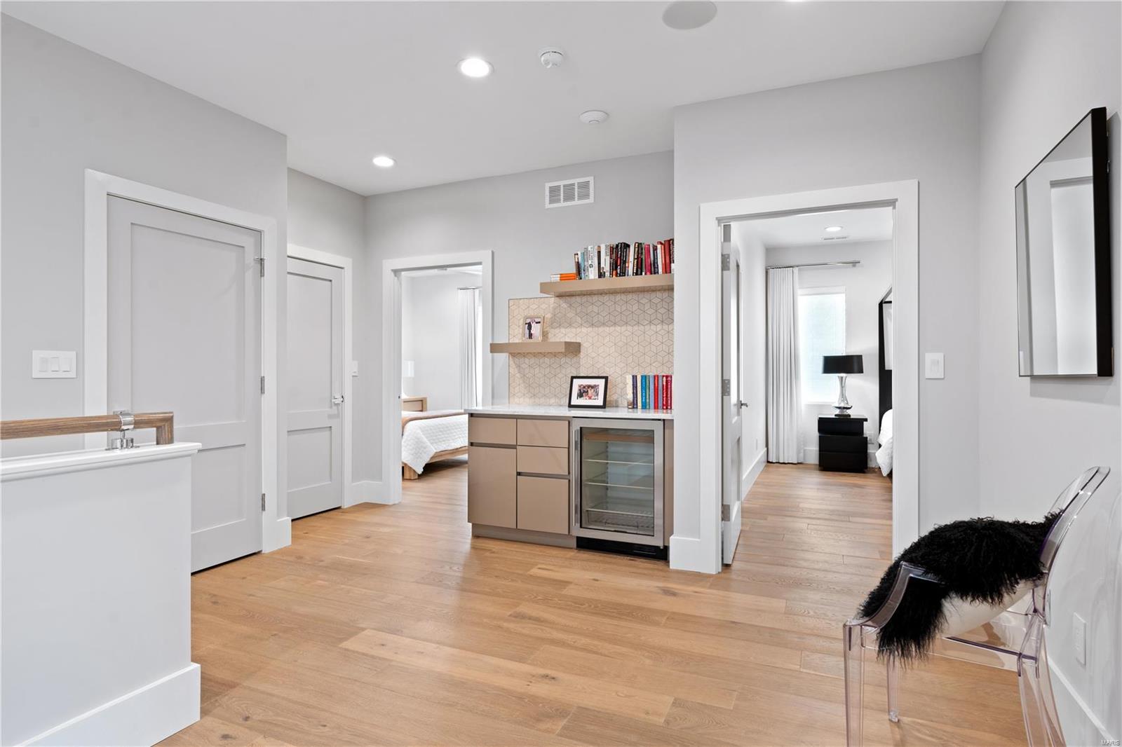 9147 Clayton Road Ladue, MO 63124 - Photo 27 of 48 Gallery Image 27