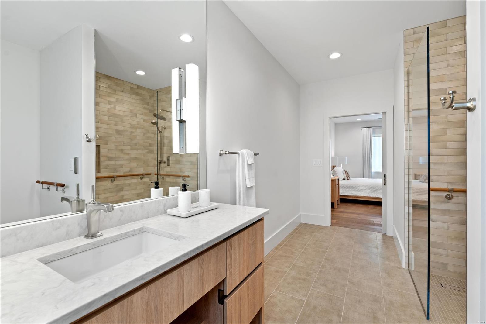9147 Clayton Road Ladue, MO 63124 - Photo 30 of 48 Gallery Image 30
