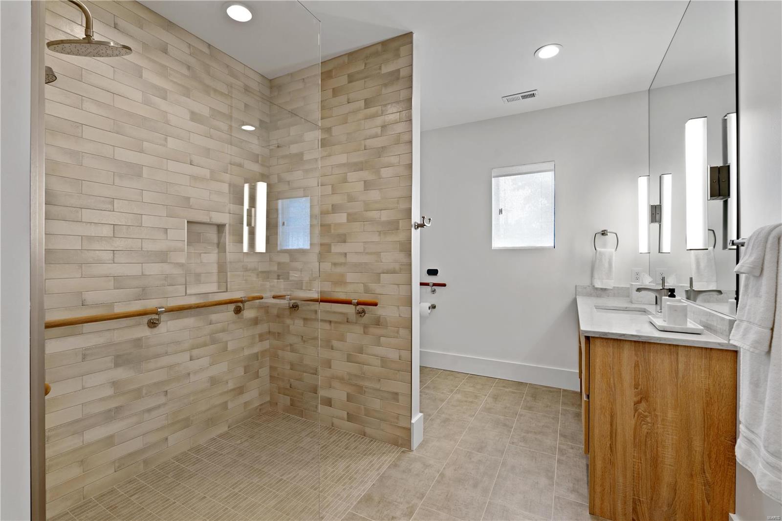 9147 Clayton Road Ladue, MO 63124 - Photo 31 of 48 Gallery Image 31
