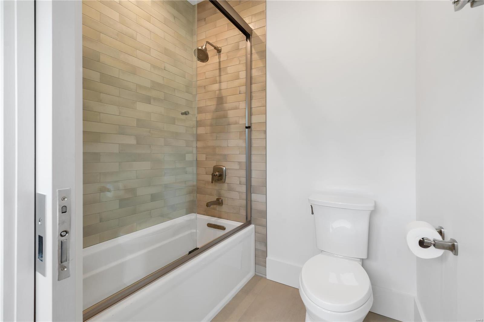 9147 Clayton Road Ladue, MO 63124 - Photo 34 of 48 Gallery Image 34