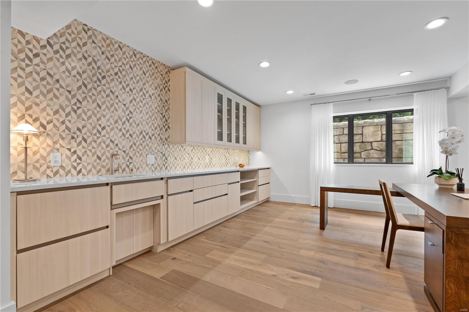 9147 Clayton Road Ladue, MO 63124 - Photo 36 of 48 Gallery Image 36