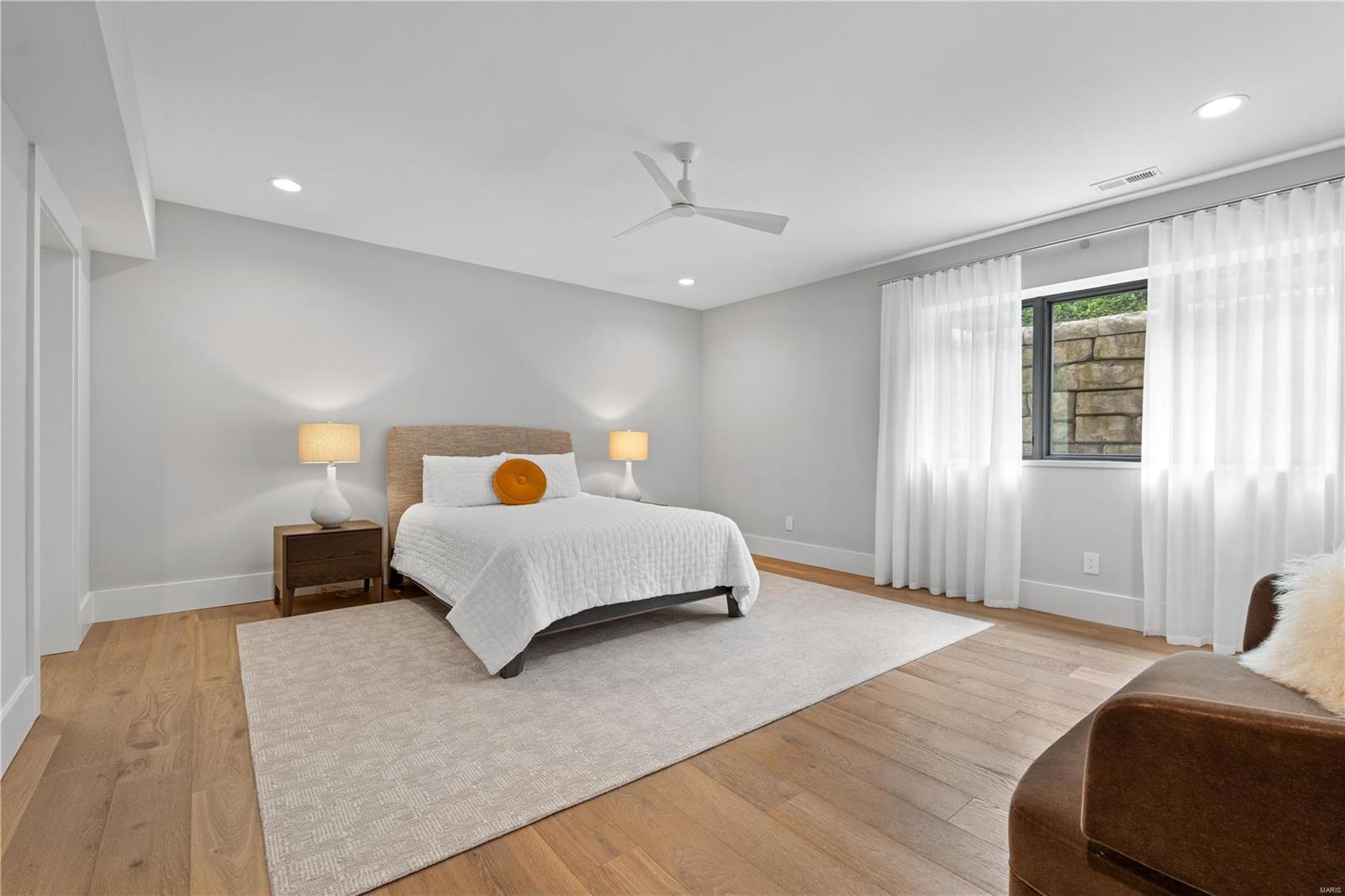 9147 Clayton Road Ladue, MO 63124 - Photo 37 of 48 Gallery Image 37