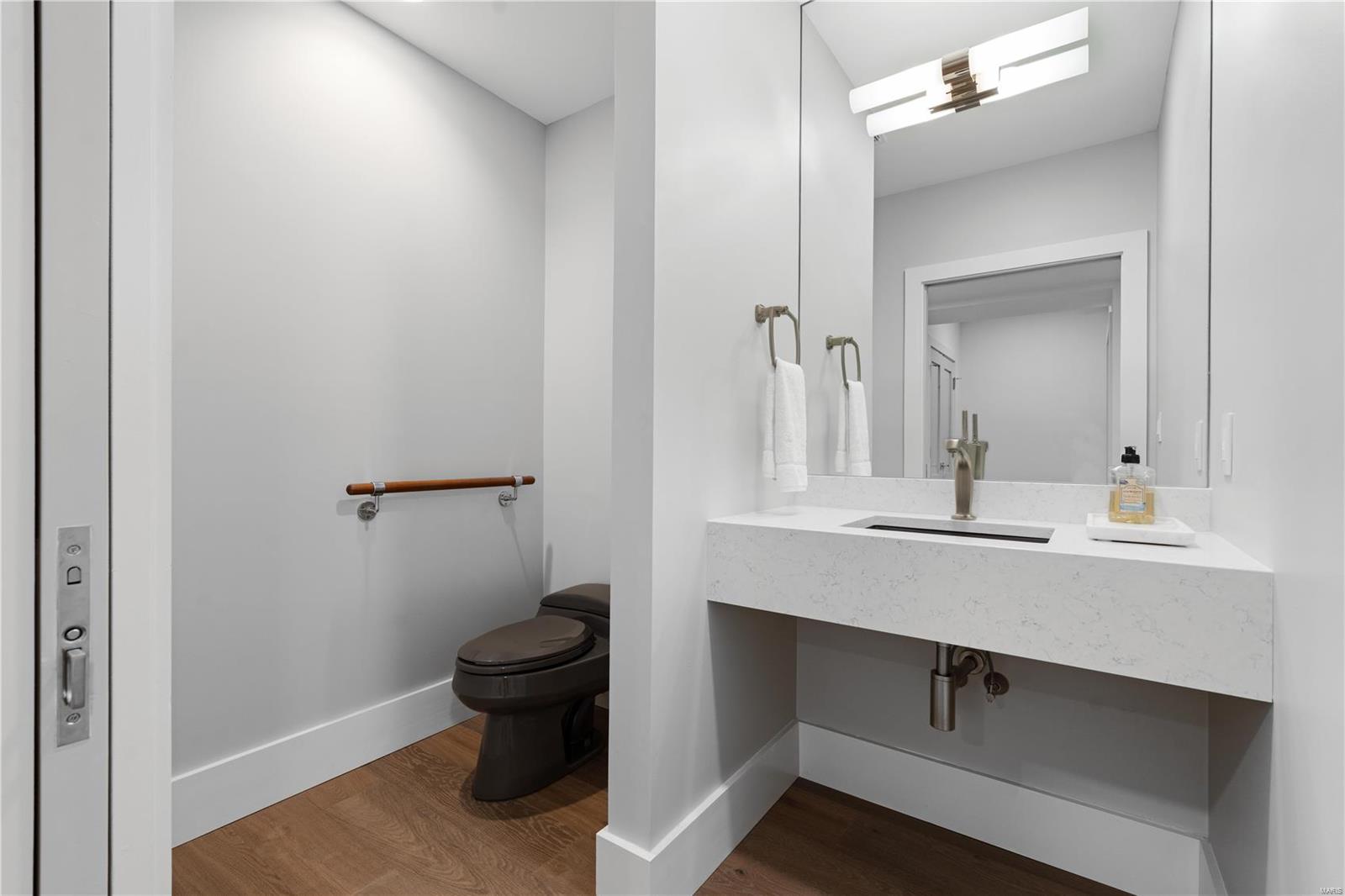 9147 Clayton Road Ladue, MO 63124 - Photo 41 of 48 Gallery Image 41