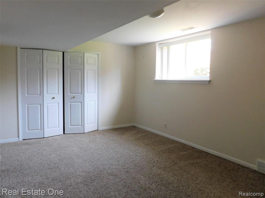 565 Augusta Drive Rochester Hills, MI 48309 - Photo 5 of 30