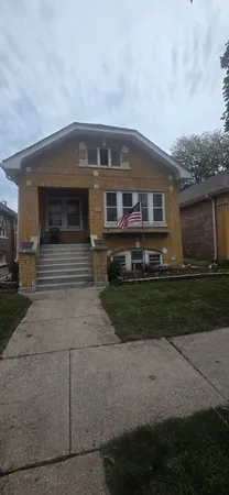 $299,900 | 2123 Clinton Avenue, Berwyn, IL 60402