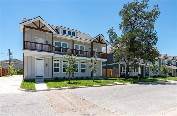 $3,200 | 404 Poplar Street, Unit A, College Station, TX 77840
