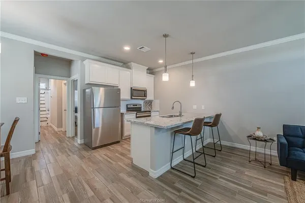 $3,200 | 404 Poplar Street, Unit A, College Station, TX 77840