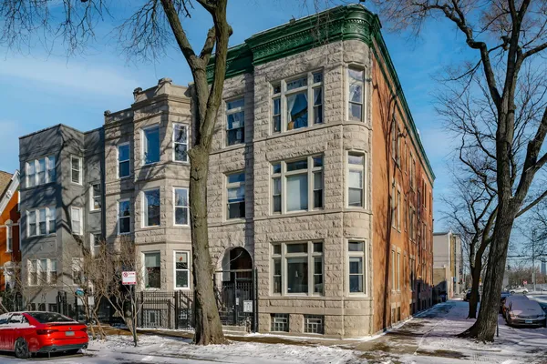 $465,000 | 1301 North Artesian Avenue, Unit 1F, Chicago, IL 60622