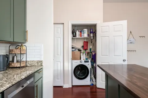 $425,000 | 1301 North Artesian Avenue, Unit 1F, Chicago, IL 60622