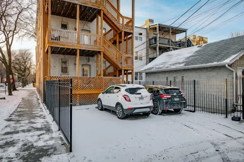 $425,000 | 1301 North Artesian Avenue, Unit 1F, Chicago, IL 60622