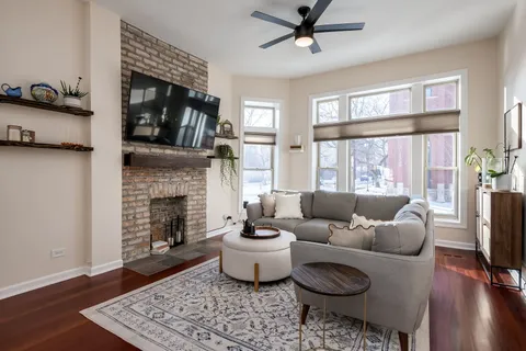 $425,000 | 1301 North Artesian Avenue, Unit 1F, Chicago, IL 60622