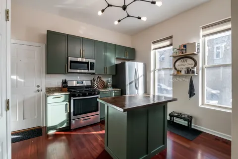 $425,000 | 1301 North Artesian Avenue, Unit 1F, Chicago, IL 60622