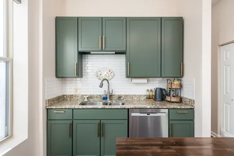 $425,000 | 1301 North Artesian Avenue, Unit 1F, Chicago, IL 60622