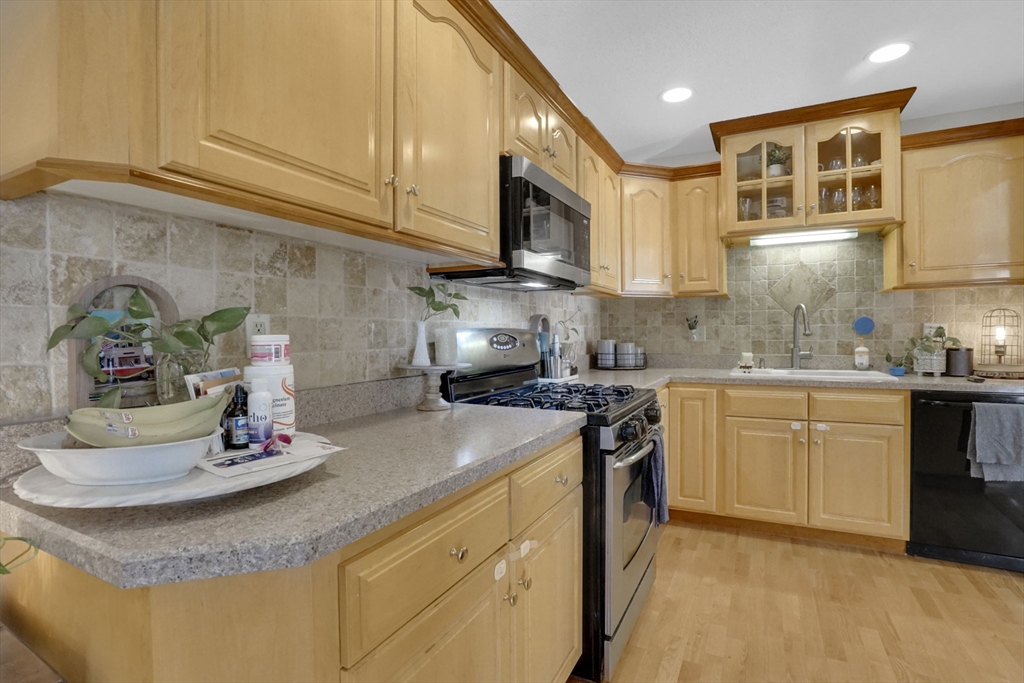 40 Halifax Court, Unit D Springfield, MA 01108 - Photo 17 of 34