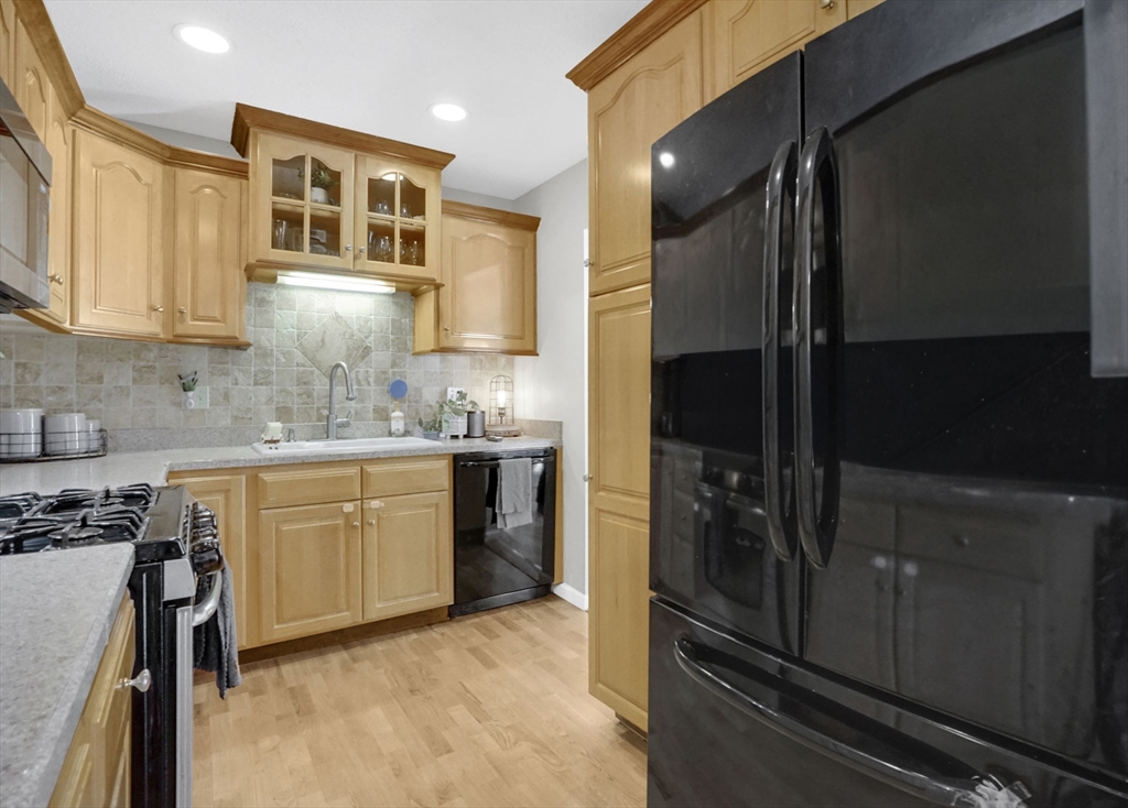 40 Halifax Court, Unit D Springfield, MA 01108 - Photo 18 of 34