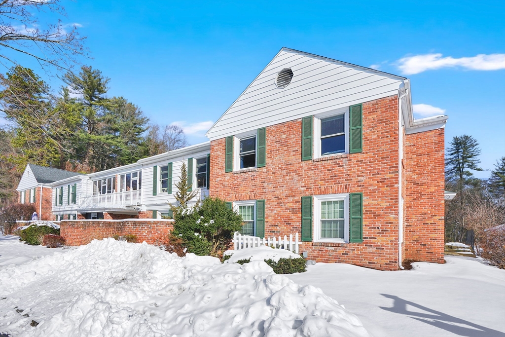 40 Halifax Court, Unit D Springfield, MA 01108 - Photo 3 of 34