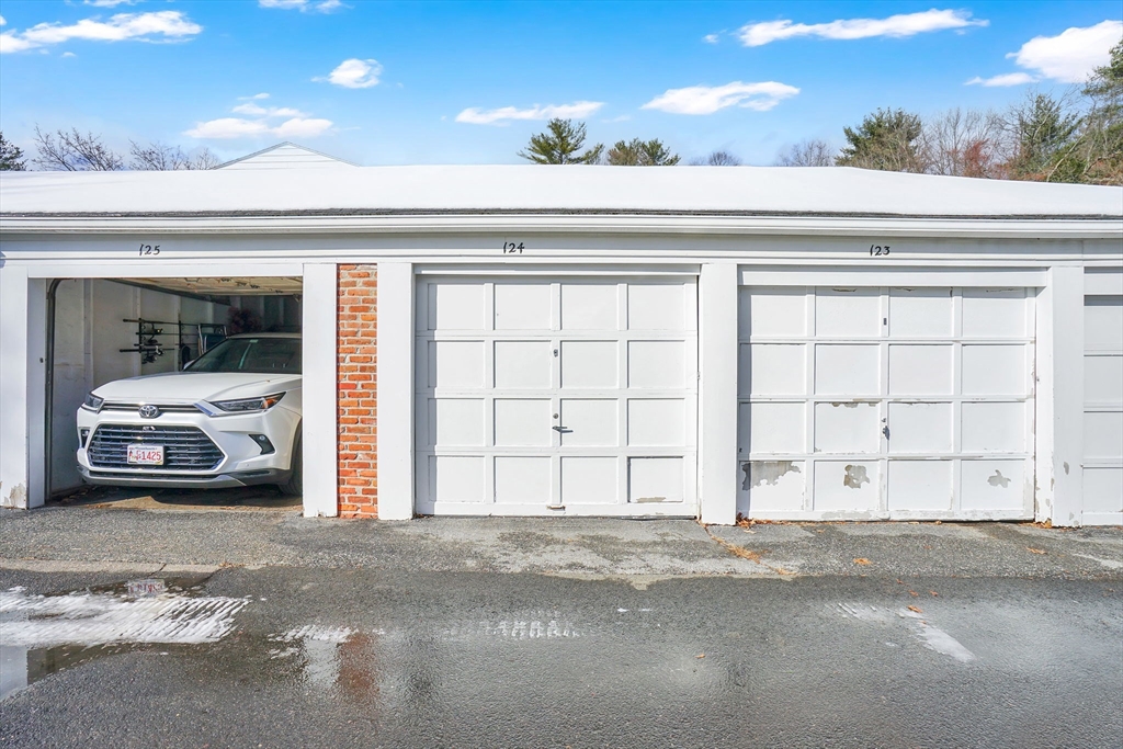 40 Halifax Court, Unit D Springfield, MA 01108 - Photo 8 of 34