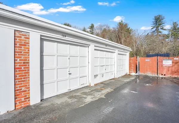 $289,900 | 40 Halifax Court, Unit D, Springfield, MA 01108