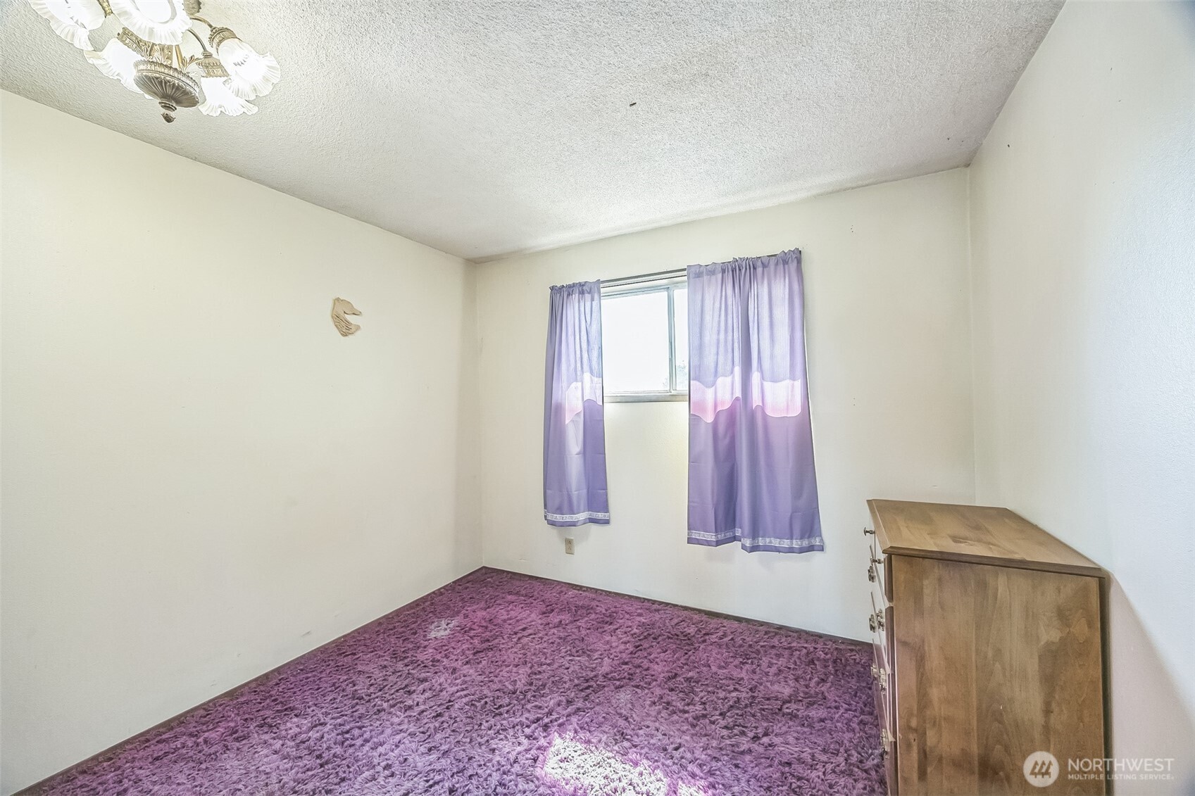 2420 Simpson Avenue Hoquiam, WA 98550 - Photo 15 of 32 a view of an empty room and window