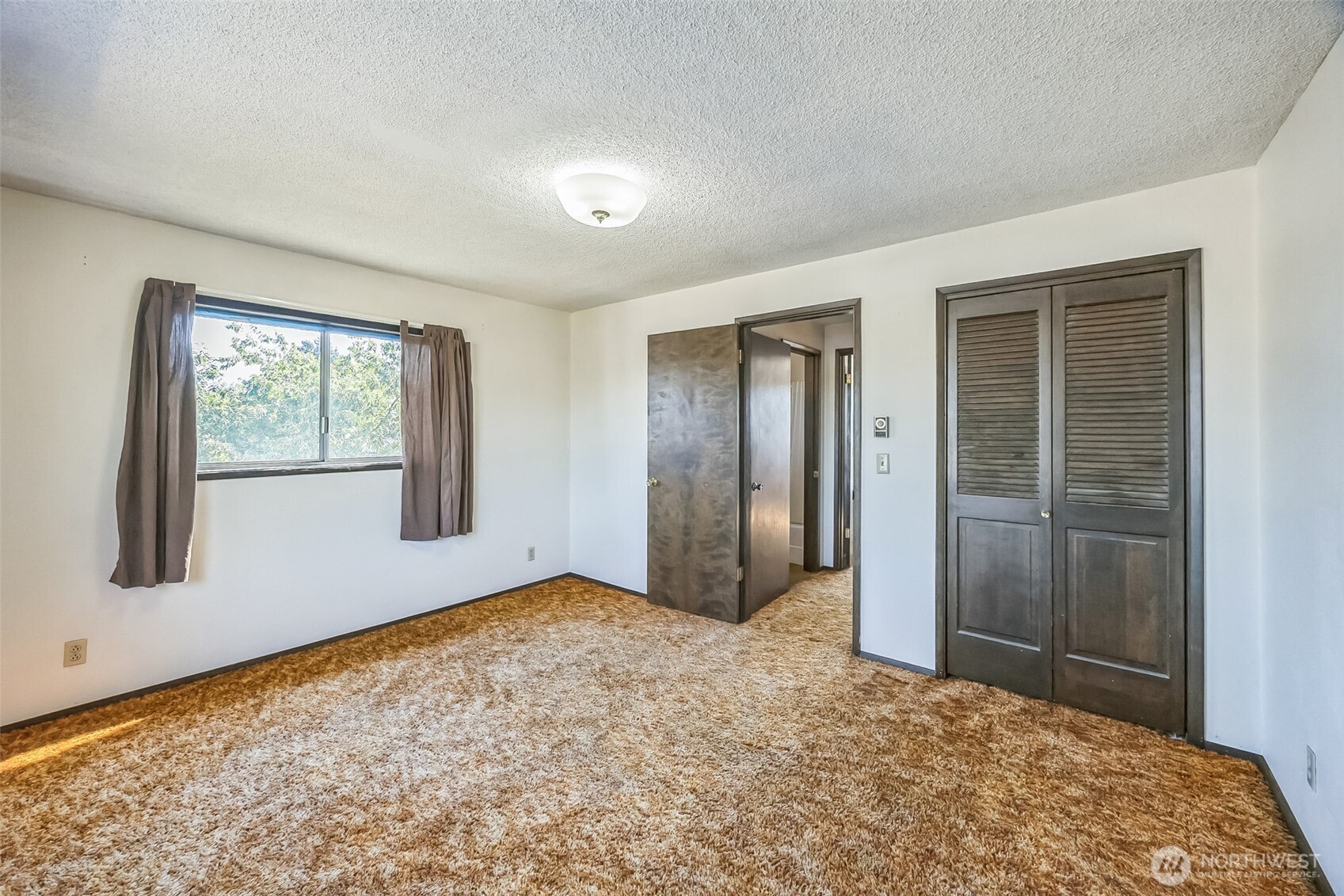 2420 Simpson Avenue Hoquiam, WA 98550 - Photo 28 of 32 a view of an empty room with window and closet area