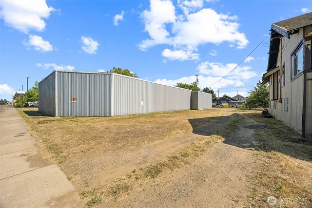 a view of a backyard of the house
