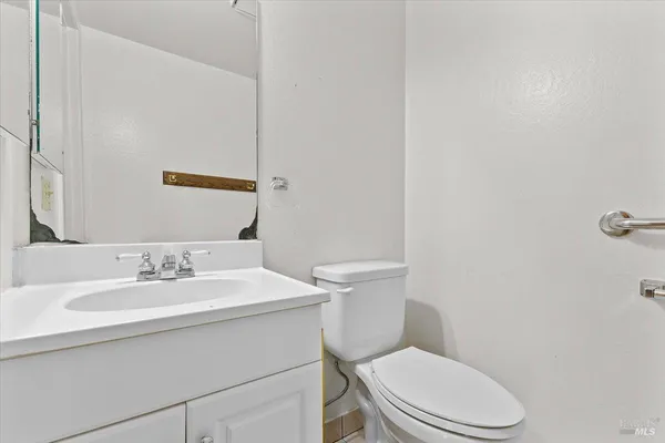 $899,000 | 800 McKillop Court, Petaluma, CA 94954