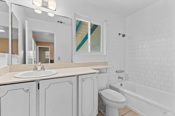 $899,000 | 800 McKillop Court, Petaluma, CA 94954