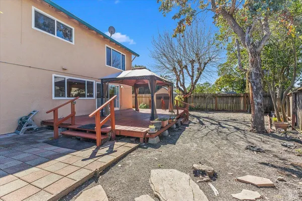 $899,000 | 800 McKillop Court, Petaluma, CA 94954