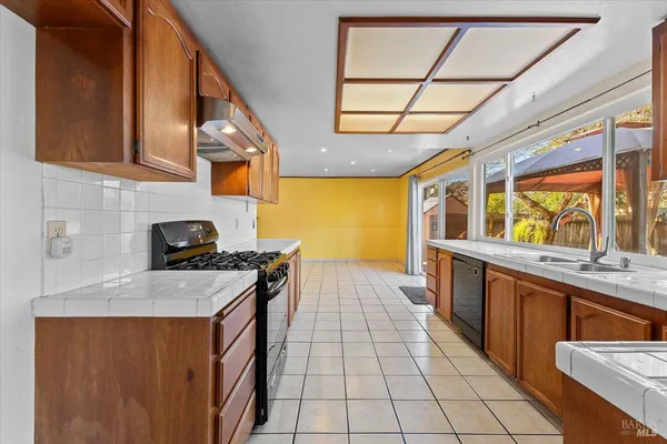 $899,000 | 800 McKillop Court, Petaluma, CA 94954