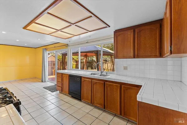 $899,000 | 800 McKillop Court, Petaluma, CA 94954