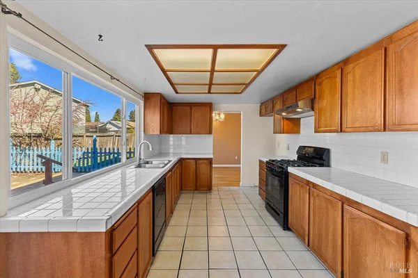 $899,000 | 800 McKillop Court, Petaluma, CA 94954