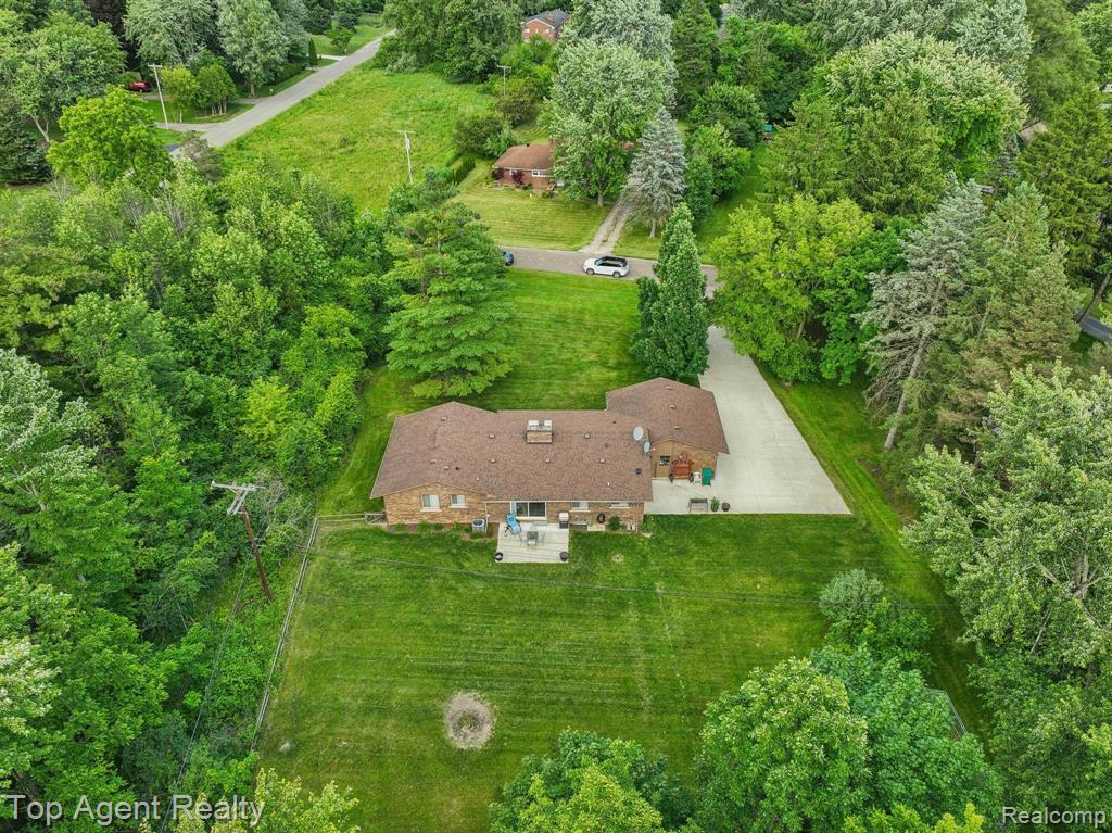 285 Whims Court Rochester, MI 48306 - Photo 42 of 55
