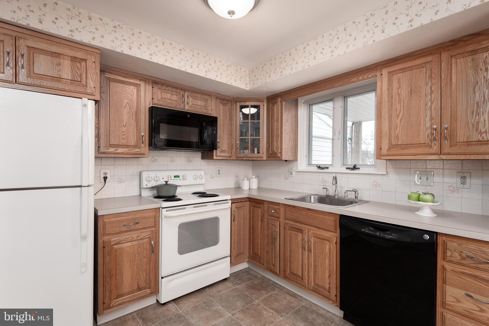 260 Haverford Road Folsom, PA 19033 - Photo 6 of 20 Kitchen