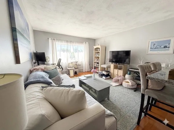 $2,100 | 461 Washington Street, Unit 304, Boston, MA 02135