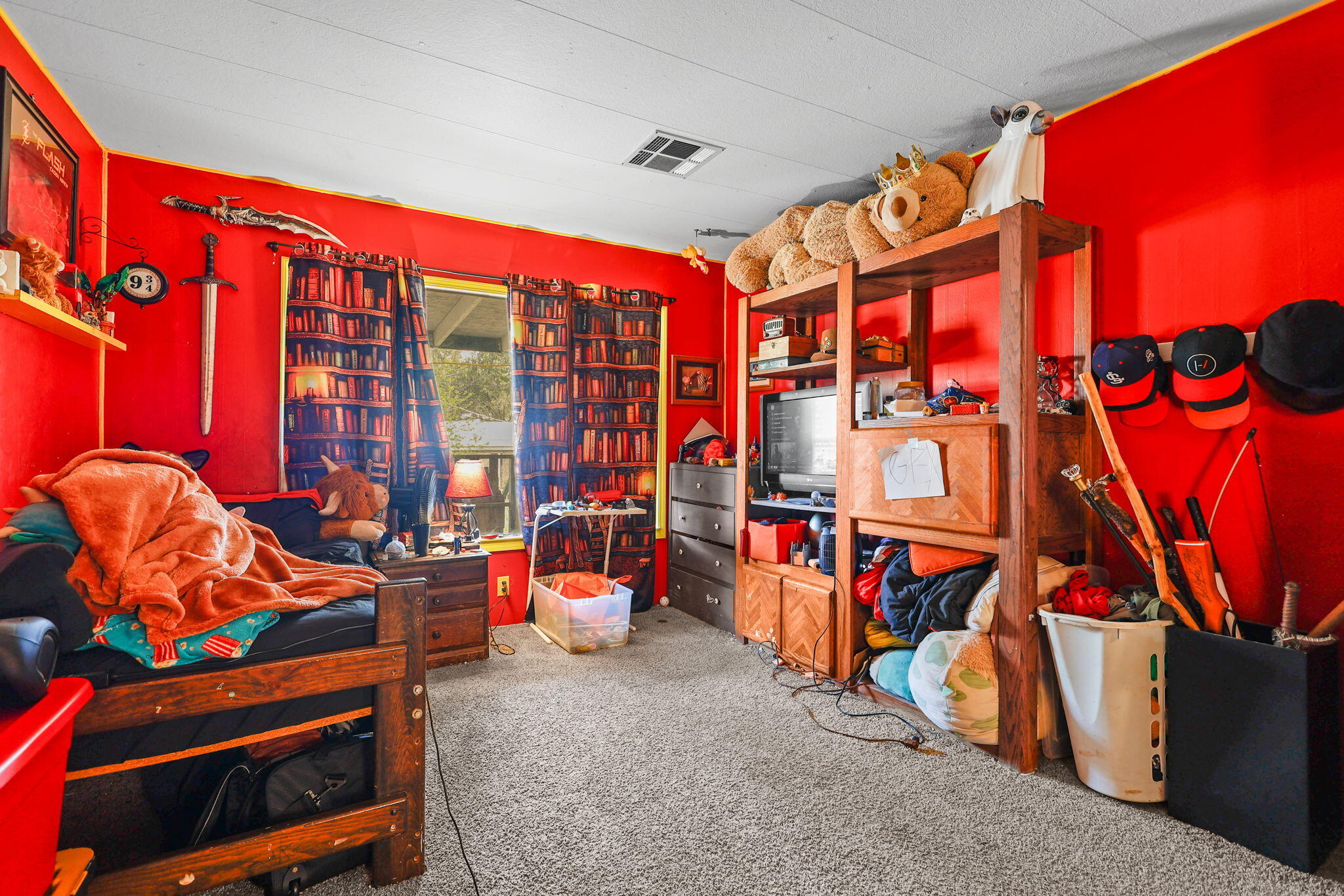 1800 Jason Way Redding, CA 96003 - Photo 15 of 26 Bedroom 2