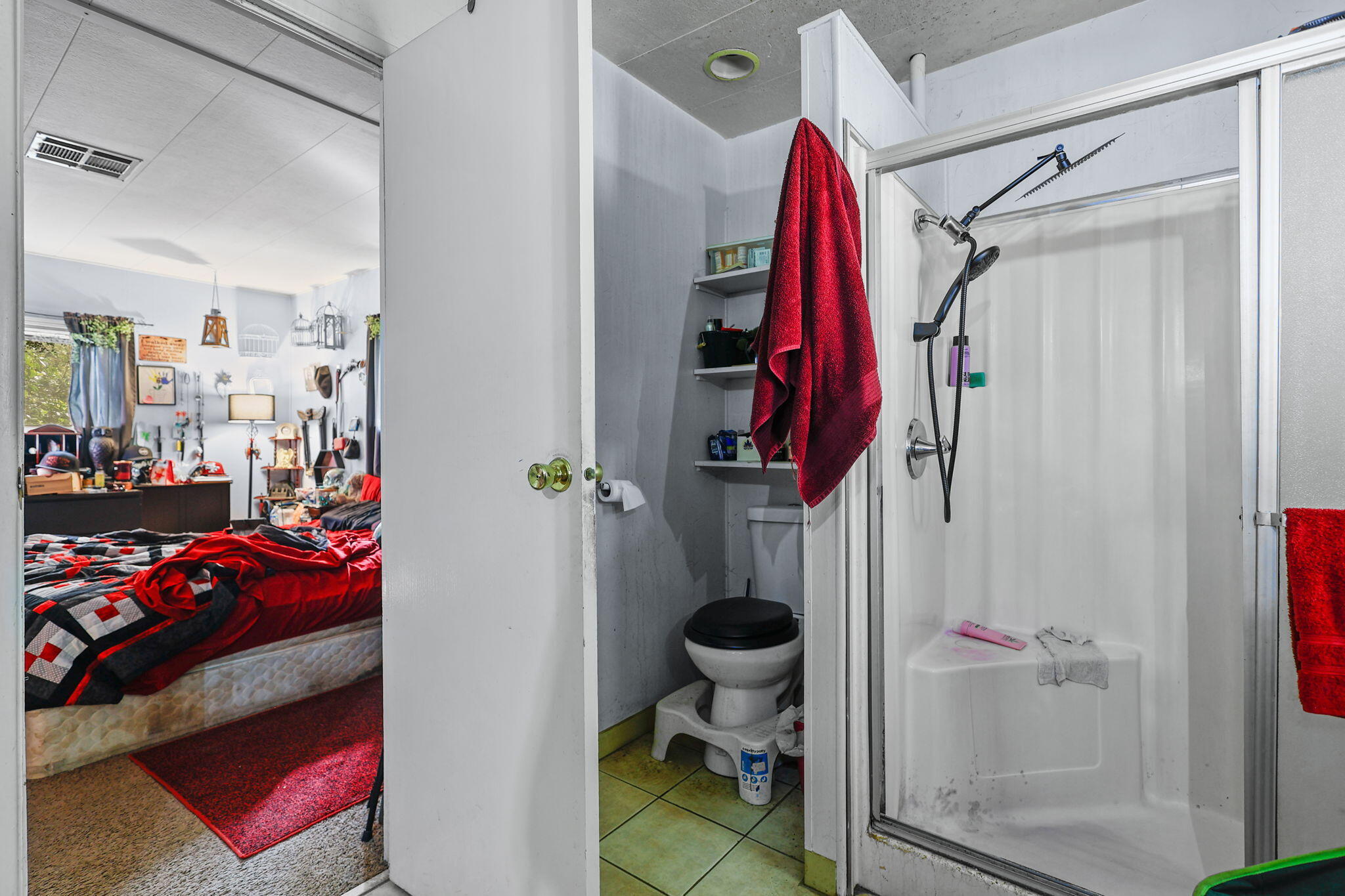 1800 Jason Way Redding, CA 96003 - Photo 20 of 26 Bathroom 2