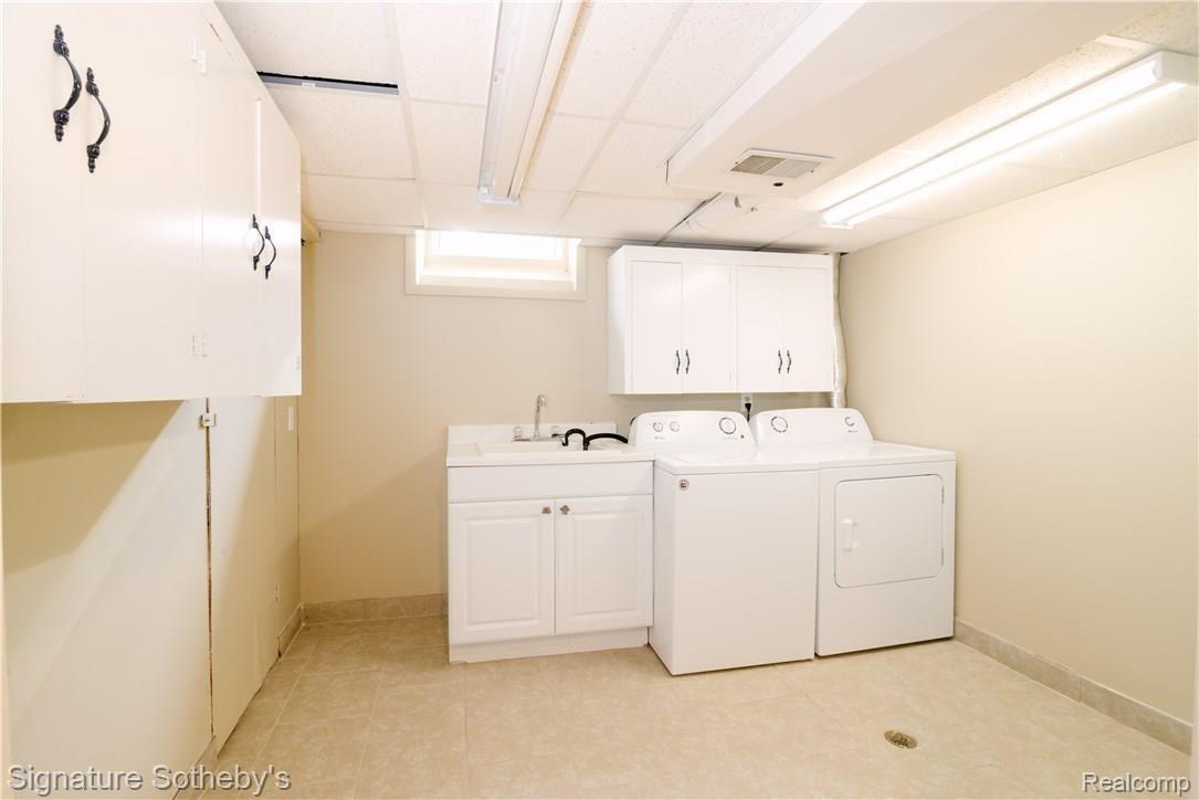 230 Winry Drive Rochester, MI 48307 - Photo 13 of 19 Winry Drive Listing Dylan Tent-016.jpg