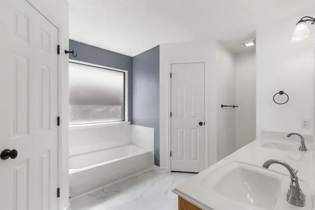 $249,900 | 26 Cherokee Trail, Iowa Park, TX 76367