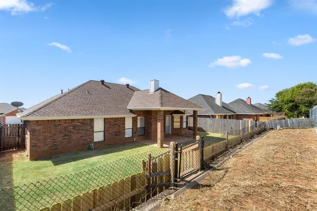 $249,900 | 26 Cherokee Trail, Iowa Park, TX 76367