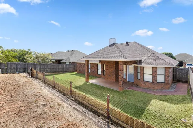 $249,900 | 26 Cherokee Trail, Iowa Park, TX 76367