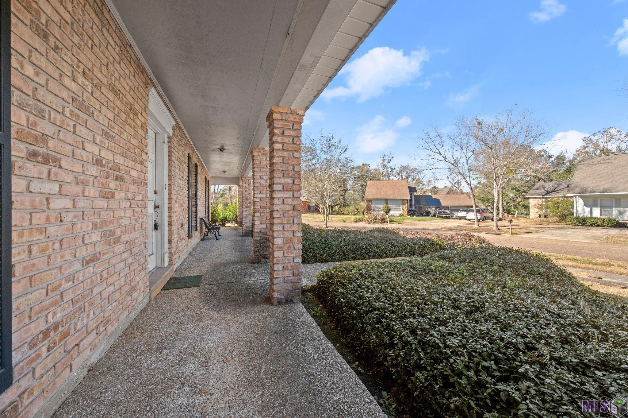 612 Barrosa Way Baton Rouge, LA 70808 - Photo 3 of 32 Gallery Image 3