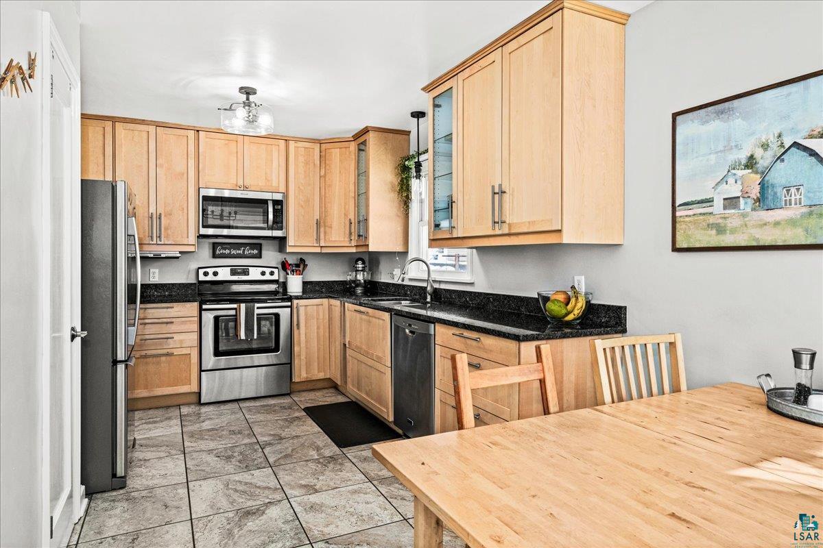 427 11th Avenue Two Harbors, MN 55616 - Photo 5 of 34