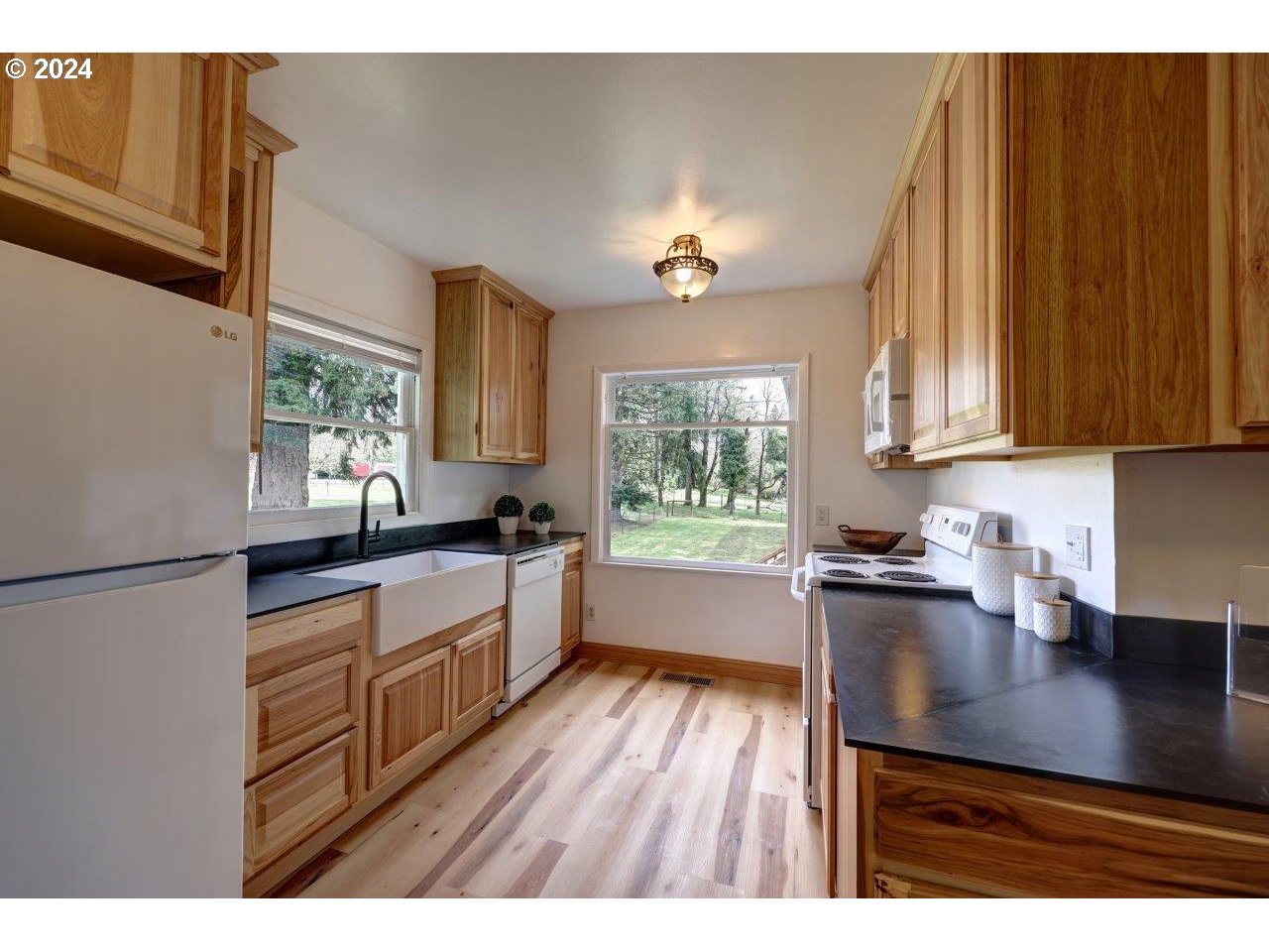 92464 Pilots Road Astoria, OR 97103 - Photo 15 of 45 Gallery Image 15