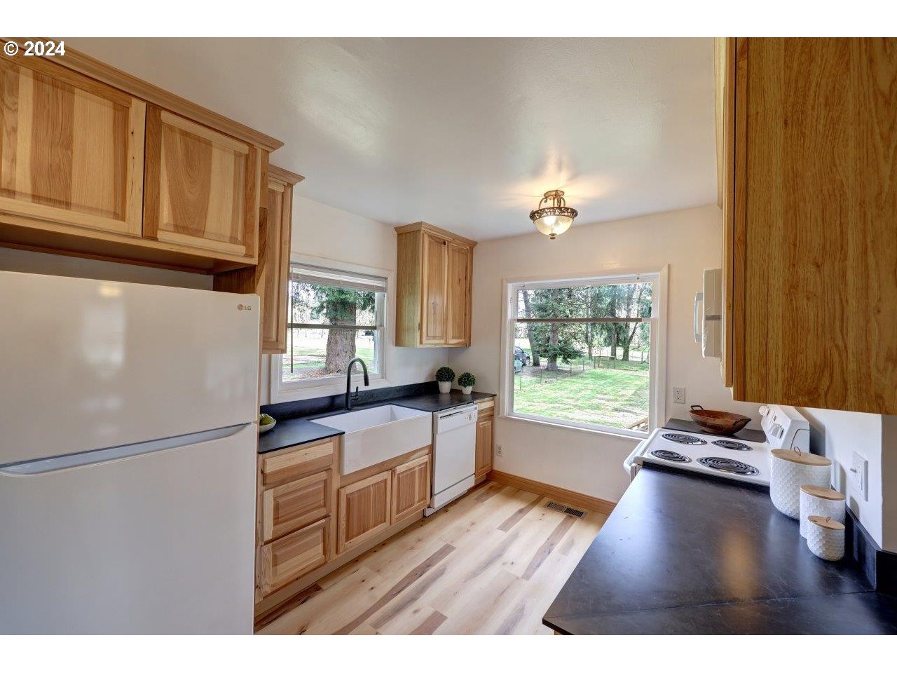 92464 Pilots Road Astoria, OR 97103 - Photo 17 of 45 Gallery Image 17