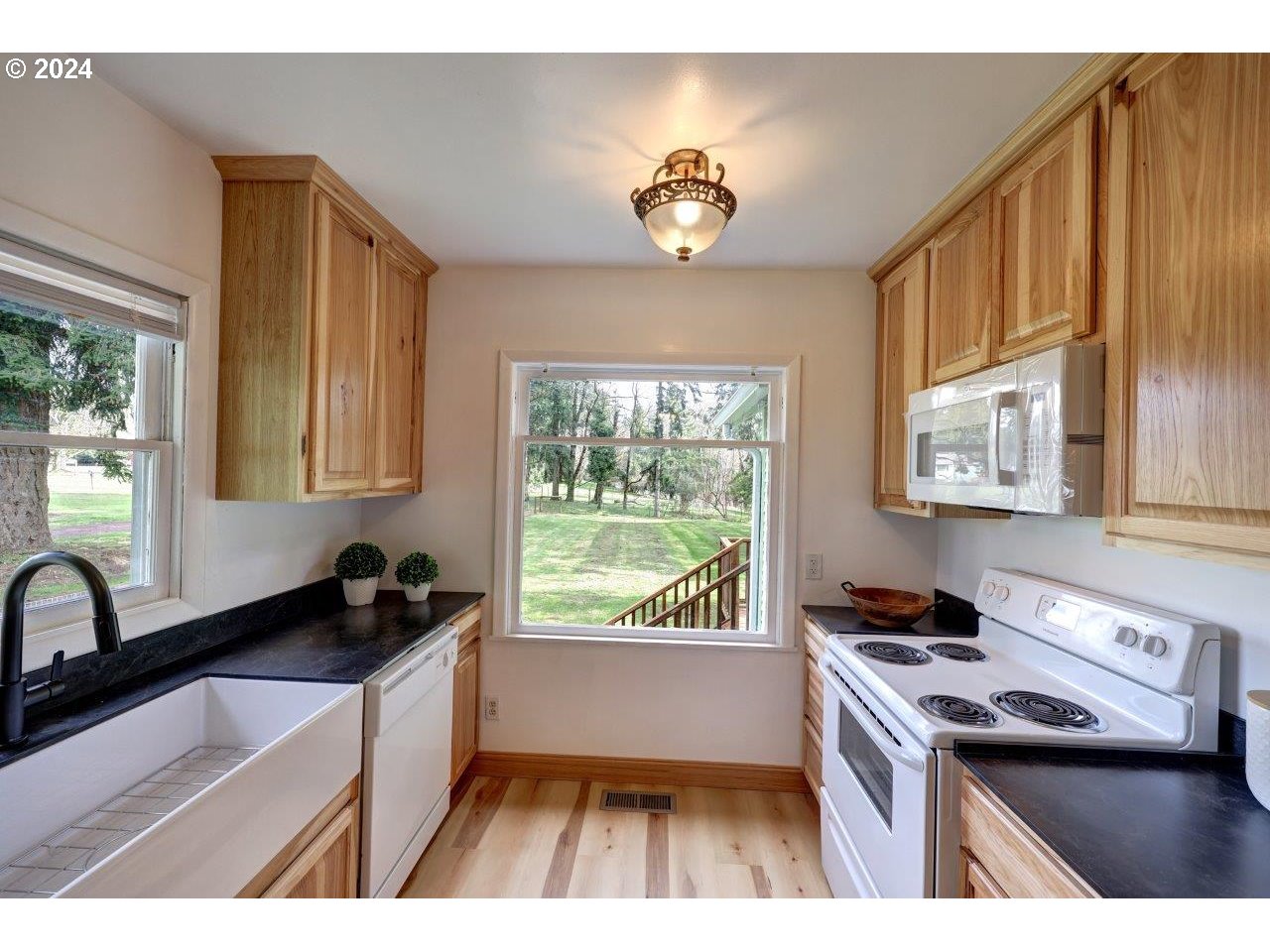 92464 Pilots Road Astoria, OR 97103 - Photo 18 of 45 Gallery Image 18