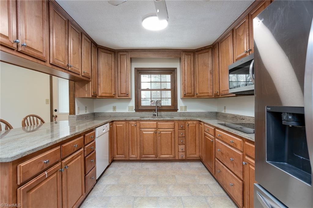 825 Whispering Wind Road Burlington, NC 27217 - Photo 18 of 44