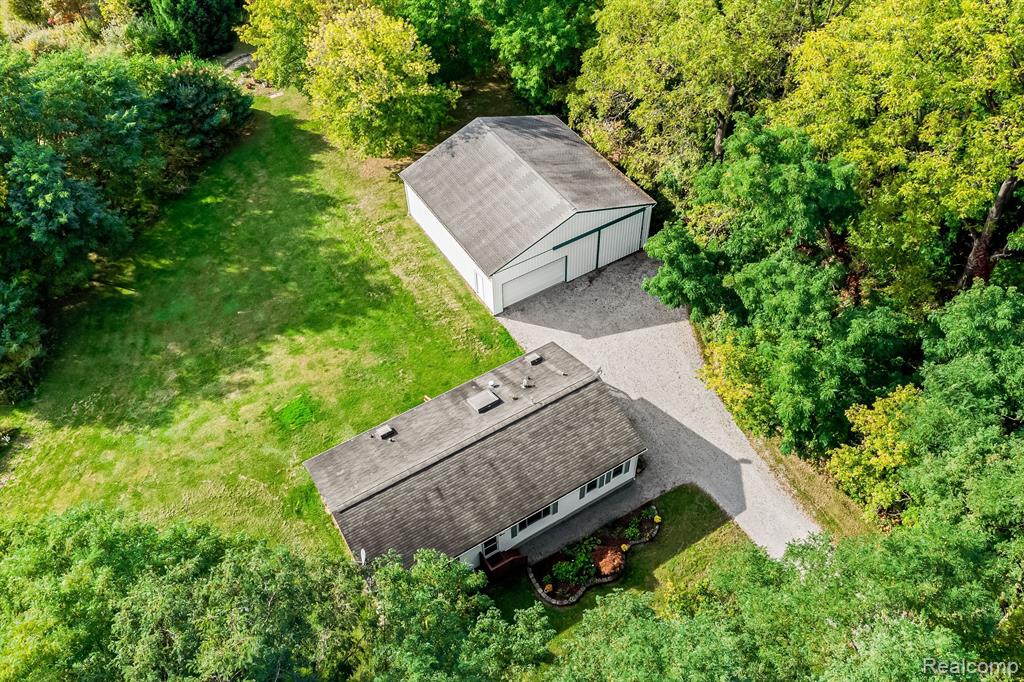 18550 Tipsico Lake Road Fenton, MI 48430 - Photo 33 of 38