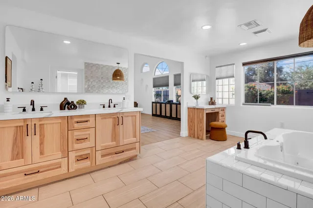 $4,695 | 10624 North 38th Street, Phoenix, AZ 85028