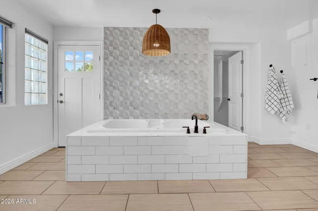 $4,695 | 10624 North 38th Street, Phoenix, AZ 85028