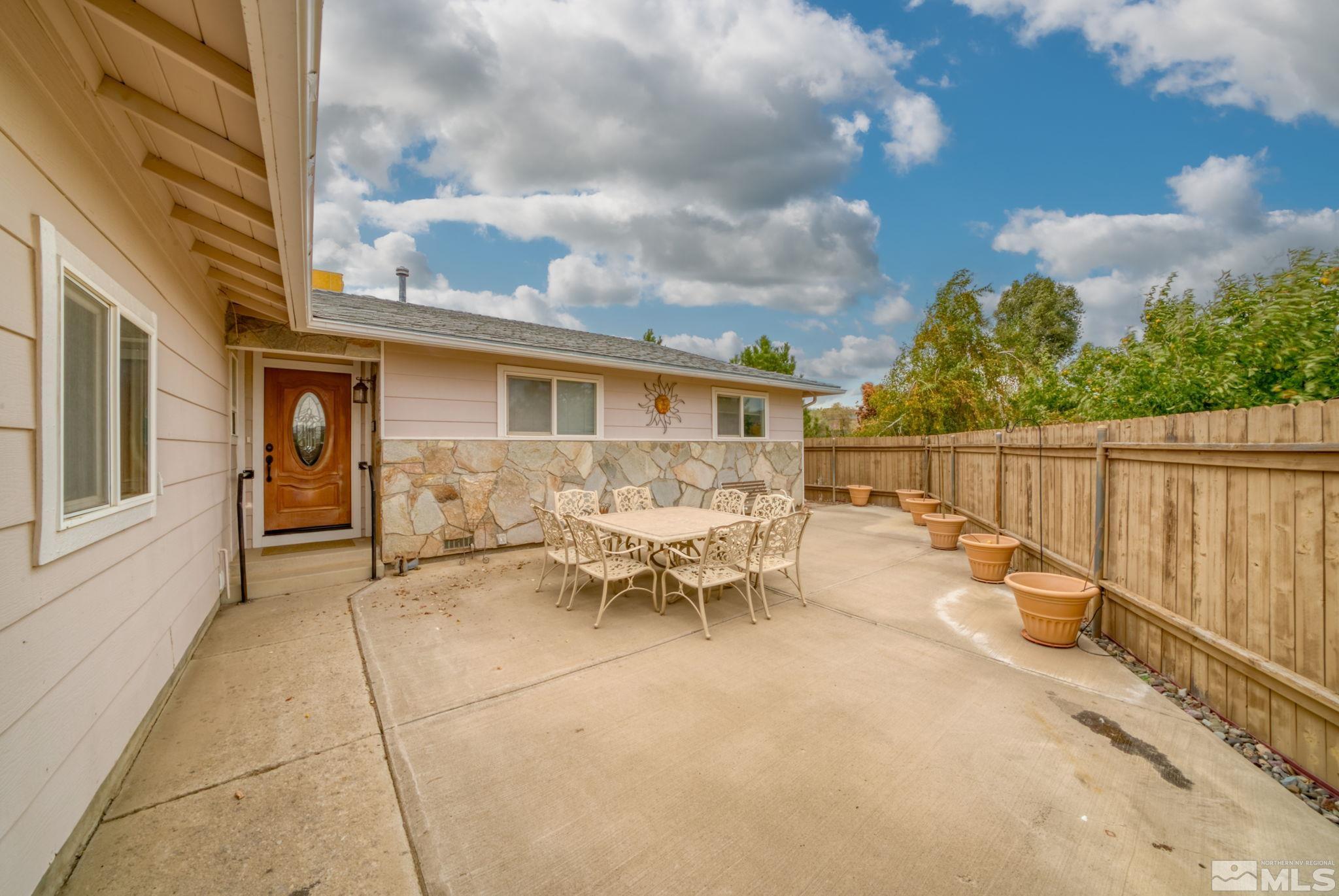 7495 Hillview Drive Reno, NV 89506 - Photo 3 of 40 Photo 3